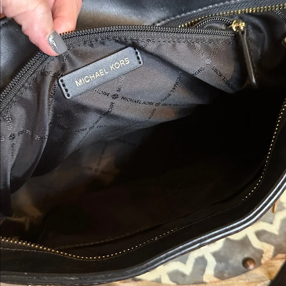 🚨Michael Kors Jet Set Black Tote Medium Front Zip Pebbled Leather Gold Chain
